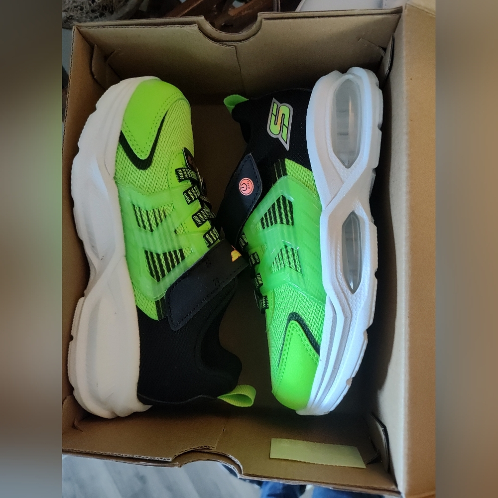 Skechers Kids' Lights Green and Black Sneakers SZ 1
